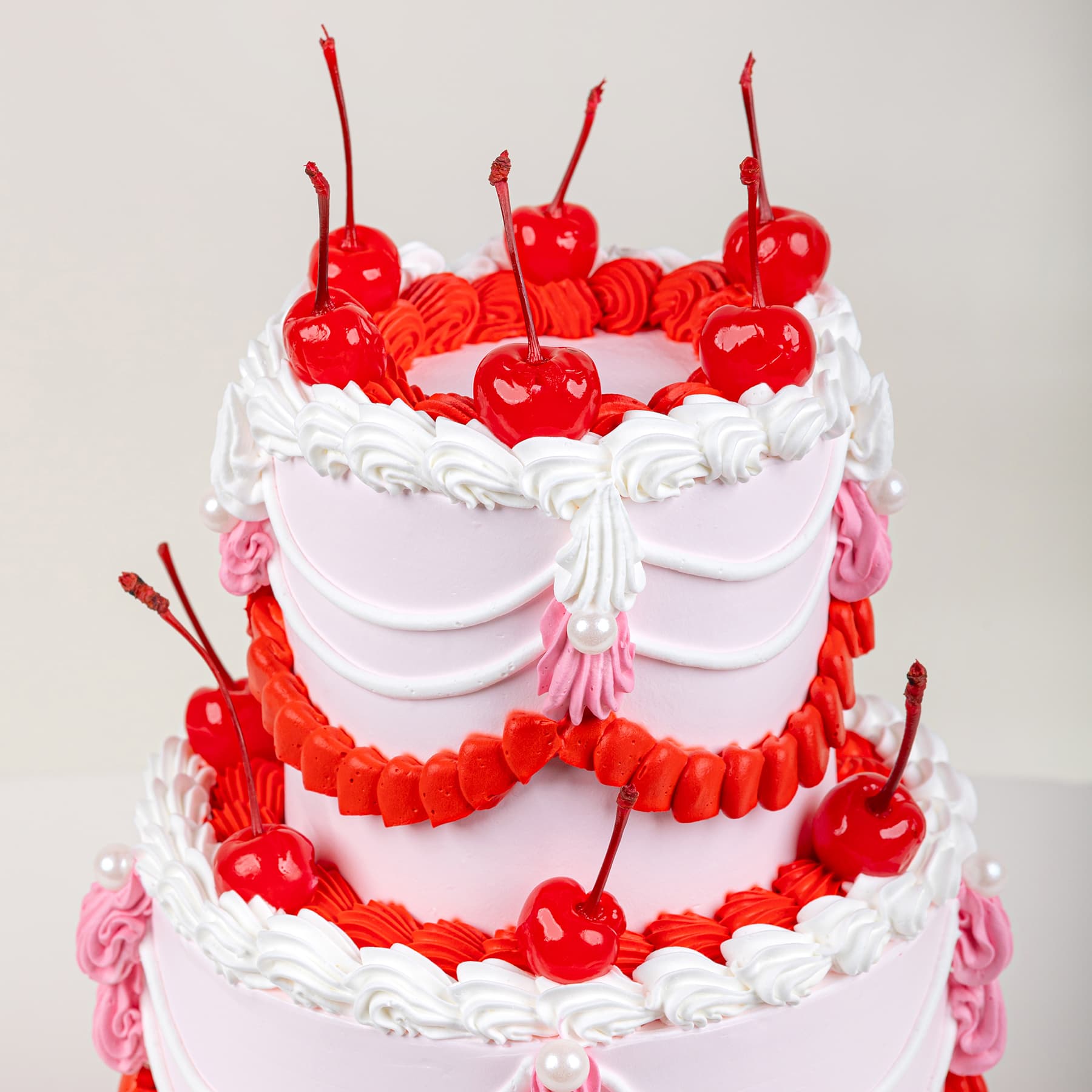 تشيري أون ذا كيك