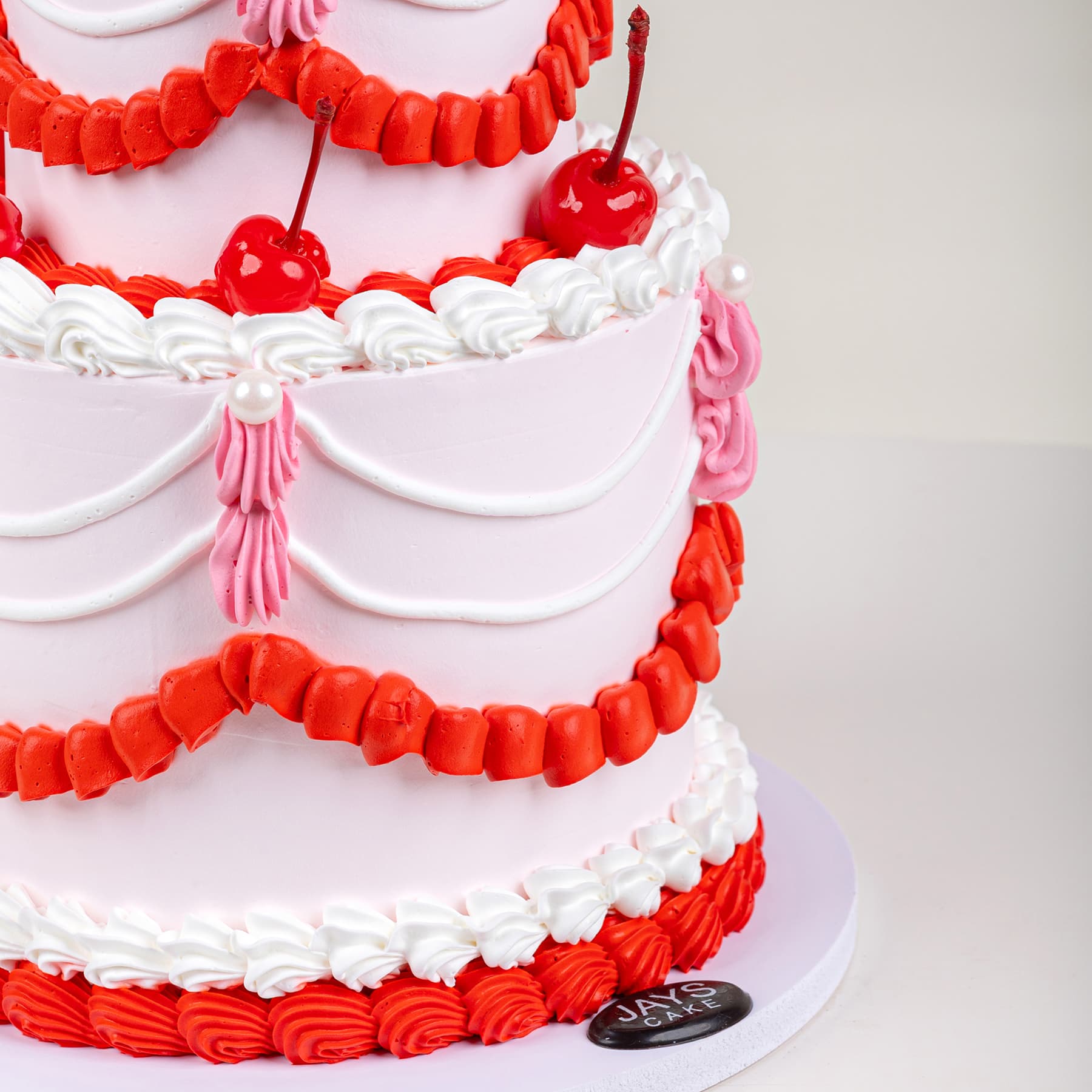 تشيري أون ذا كيك