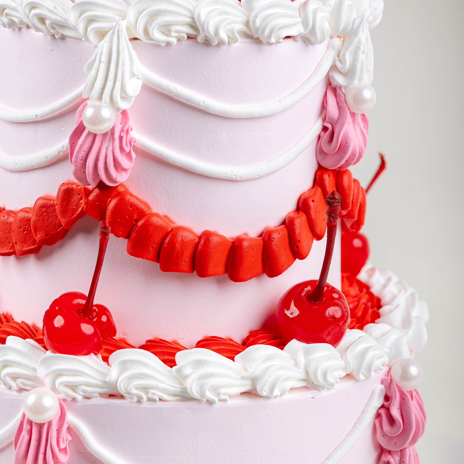 تشيري أون ذا كيك